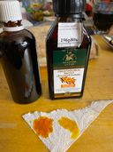 Вкус подсолнечного масла. 
На фото слева нормальное масло с ярковыраженным вкусом облепихи, и этот разводняк. «Алтай - не разведёшь - не проживёшь?»