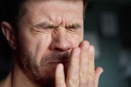 Неприятный запах изо рта: о чем свидетельствует симптом