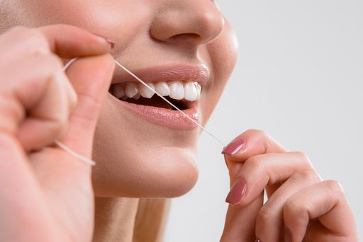 8 причин использовать зубную нить