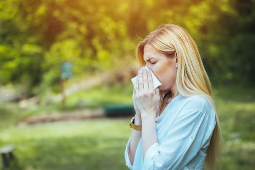 Вирусы летом: действительно ли в теплое время года сложнее заразиться? Отвечает врач 