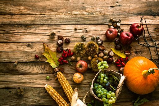 Осенние овощи, фрукты и корнеплоды: 10 продуктов, которые помогут вашему организму