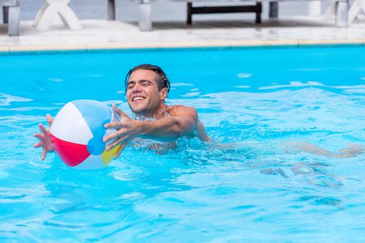 Почему нужно плавать: как купание укрепляет здоровье