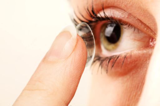 Боль в глазах после контактных линз: особенности, причины, способы устранения